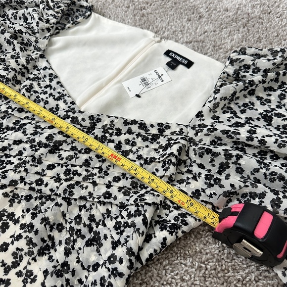 Express Balloon Sleeve Blouse - Picture 12 of 15